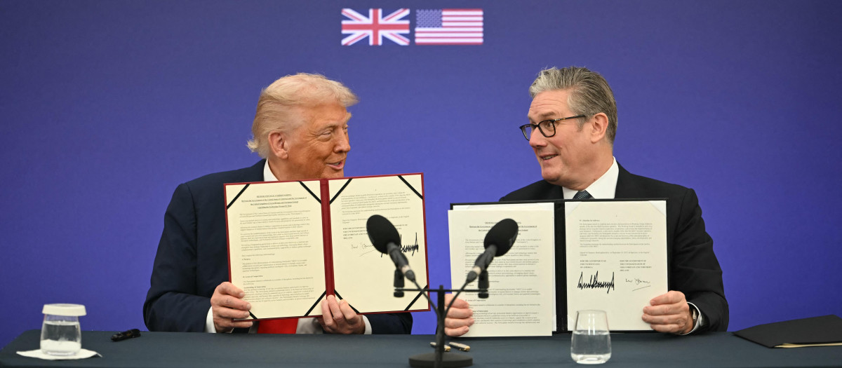 El presidente Donald Trump y el primer ministro británico Kair Starmer durante la firma de un acuerdo tecnológico