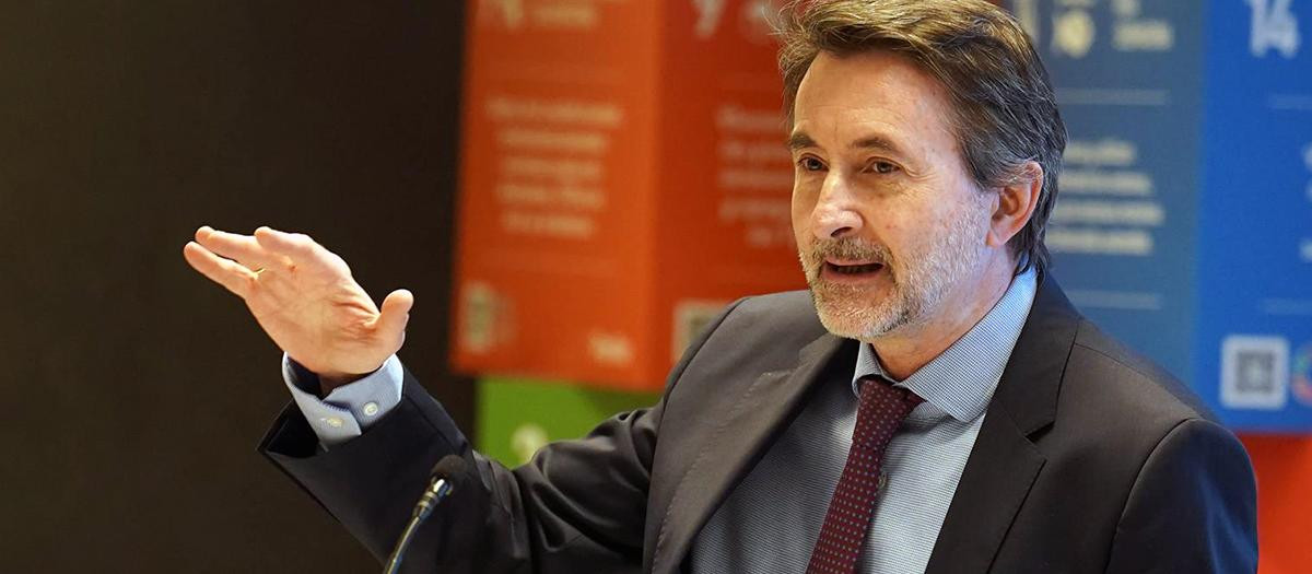 El directivo apuesta por subvencionar la renovación del parque sin mirar el motor