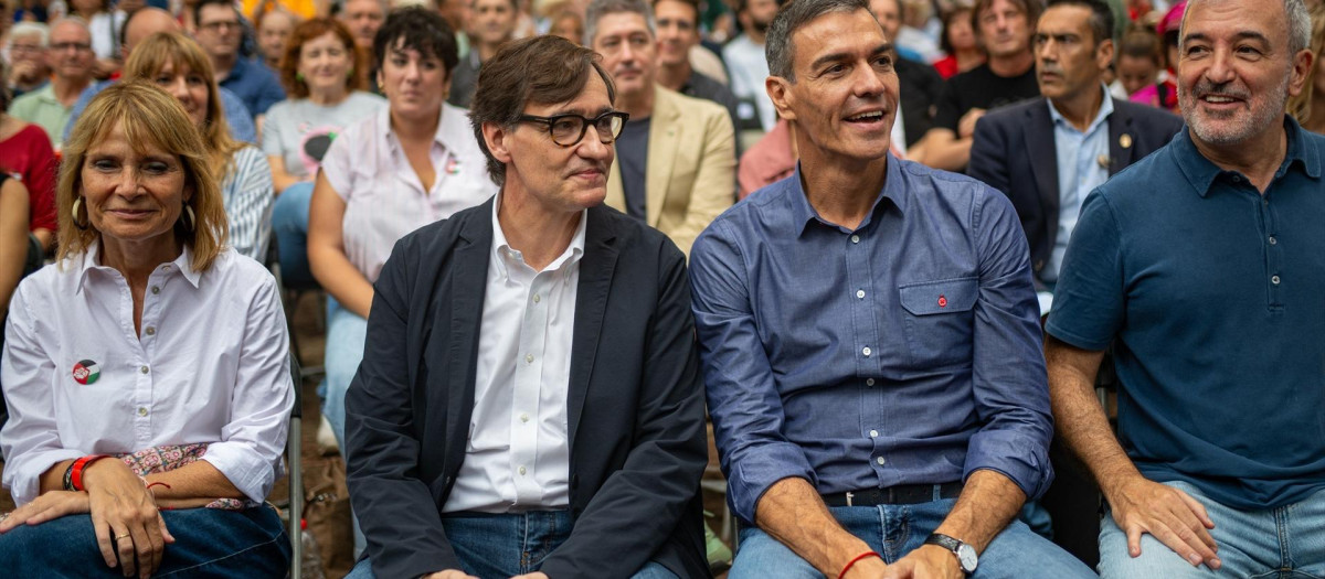 Pedro Sánchez junto con Salvador Illa
