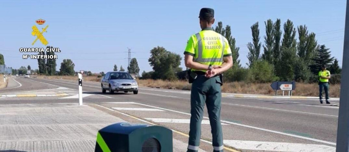 Control de la Guardia Civil (Foto de archivo).

REMITIDA / HANDOUT por GUARDIA CIVIL
Fotografía remitida a medios de comunicación exclusivamente para ilustrar la noticia a la que hace referencia la imagen, y citando la procedencia de la imagen en la firma
03/9/2025