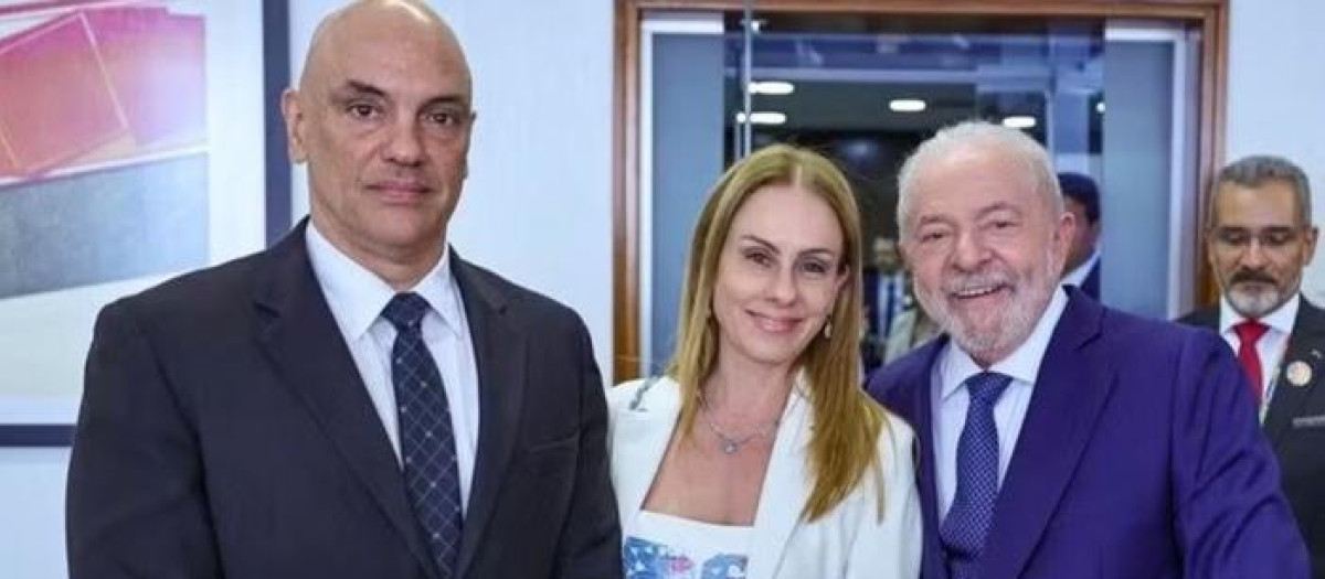 El juez brasileño Alexandre de Moraes, su mujer Viviane Barci y el presdidente Luiz Inácio Lula da Silva