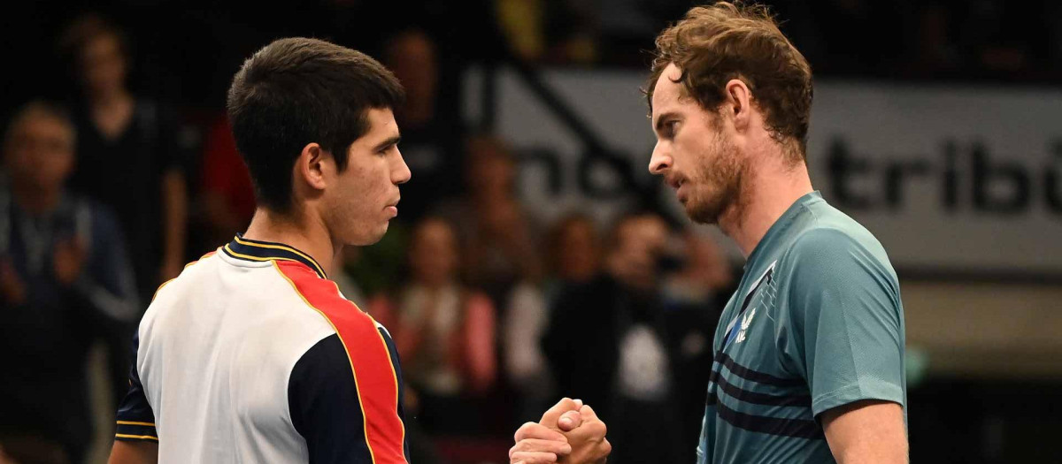Carlos Alcaraz y Andy Murray, tras un partido