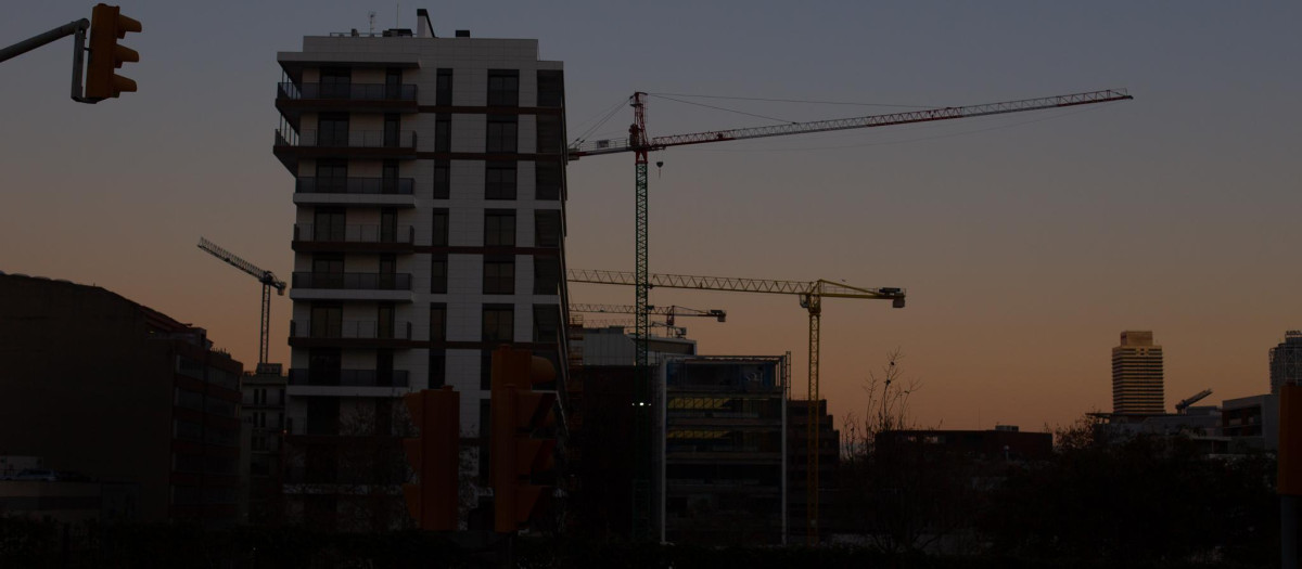 Edificios con grúas