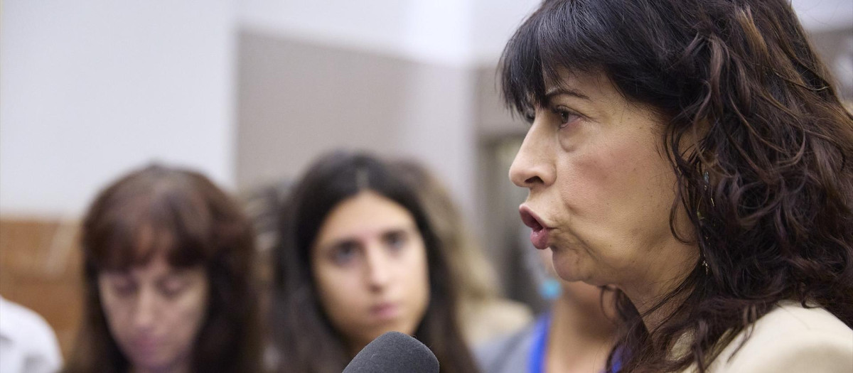 La ministra de Igualdad, Ana Redondo, ofrece declaraciones a los medios