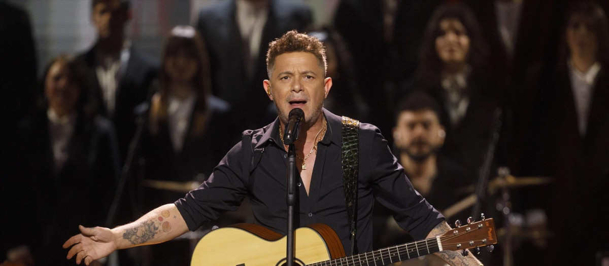 El cantante Alejandro Sanz durante la gala de entrega de la 39º edición de los Premios Goya, en el Palacio de Exposiciones y Congresos de Granada, a 8 de febrero de 2025, en Granada, Andalucía (España). Los galardones son otorgados de manera anual por la Academia de las Artes y las Ciencias Cinematográficas de España (AACCE) con el objetivo de premiar a los mejores profesionales en cada una de las distintas especialidades tanto técnicas como creativas del cine español.

Álex Cámara / Europa Press
08 FEBRERO 2025;GOYA;CINE;CINE ESPAÑOL
08/2/2025