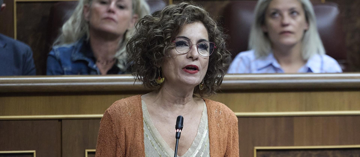 La ministra de Hacienda, María Jesús Montero, en el Congreso de los Diputados.