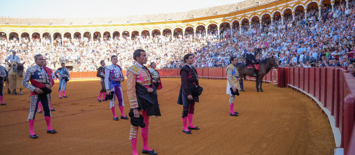 Aspecto de La Maestranza de Sevilla antes del primer festejo de la Feria de San Miguel