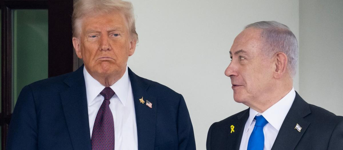 US President Donald Trump greets Israeli Prime Minister Benjamin Netanyahu as he arrives at the West Wing of the White House in Washington, DC on September 29, 2025. US President Donald Trump will push Israeli Prime Minister Benjamin Netanyahu to agree to an elusive Gaza peace plan on Monday in high-stakes talks at the White House. (Photo by SAUL LOEB / AFP)