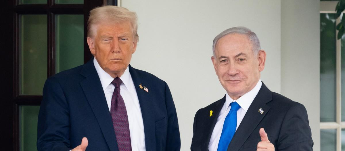 US President Donald Trump greets Israeli Prime Minister Benjamin Netanyahu as he arrives at the West Wing of the White House in Washington, DC on September 29, 2025. US President Donald Trump will push Israeli Prime Minister Benjamin Netanyahu to agree to an elusive Gaza peace plan on Monday in high-stakes talks at the White House. (Photo by SAUL LOEB / AFP)