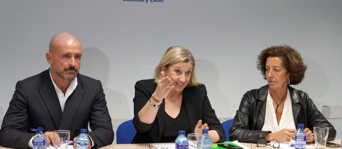 El vicesecretario de Educación e Igualdad del Partido Popular, Jaime de los Santos, se reúne en Valladolid con parlamentarias del PP de Castilla y León