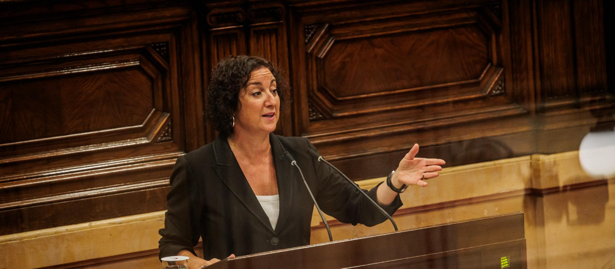La consejera de Economía, Alícia Romero, defiende el decreto en el Parlament