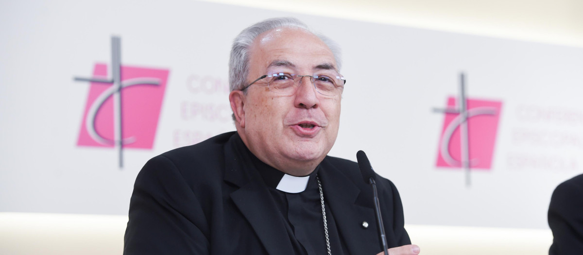 Mons. Francisco César García Magán, secretario general de la Conferencia Epsicopal Española (CEE)