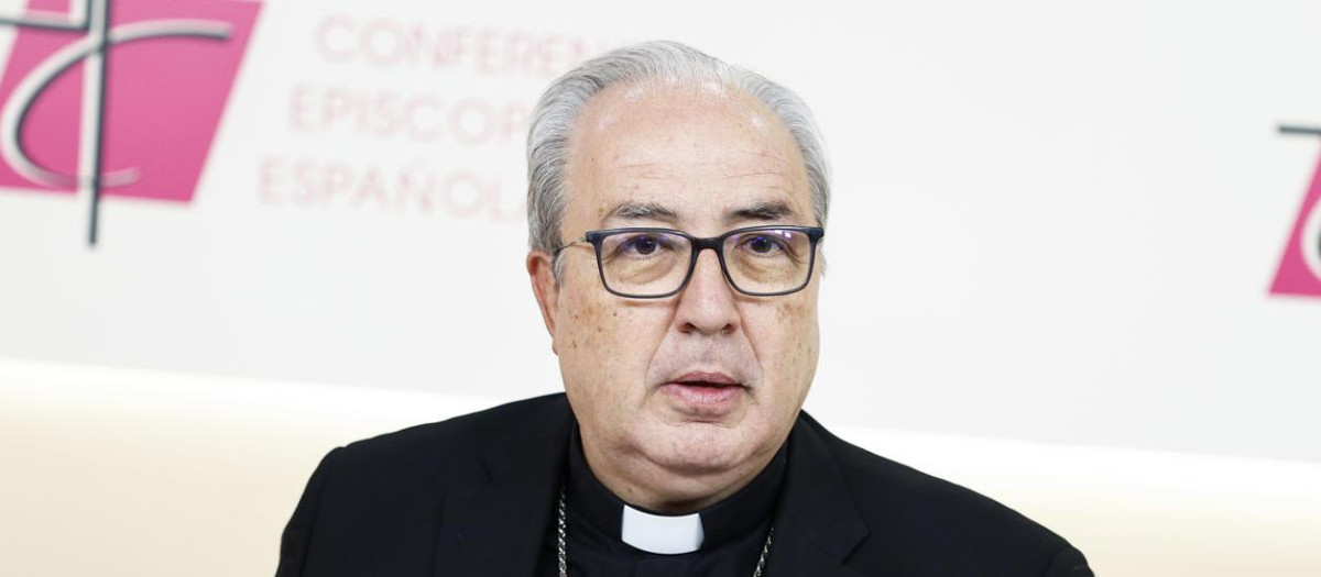 El secretario general de la Conferencia Episcopal Española (CEE), monseñor César García Magán, esta mañana