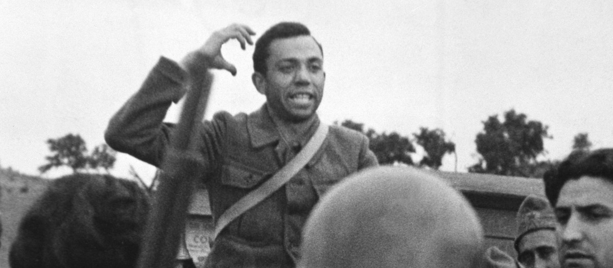 El poeta Miguel Hernández durante la Guerra Civil