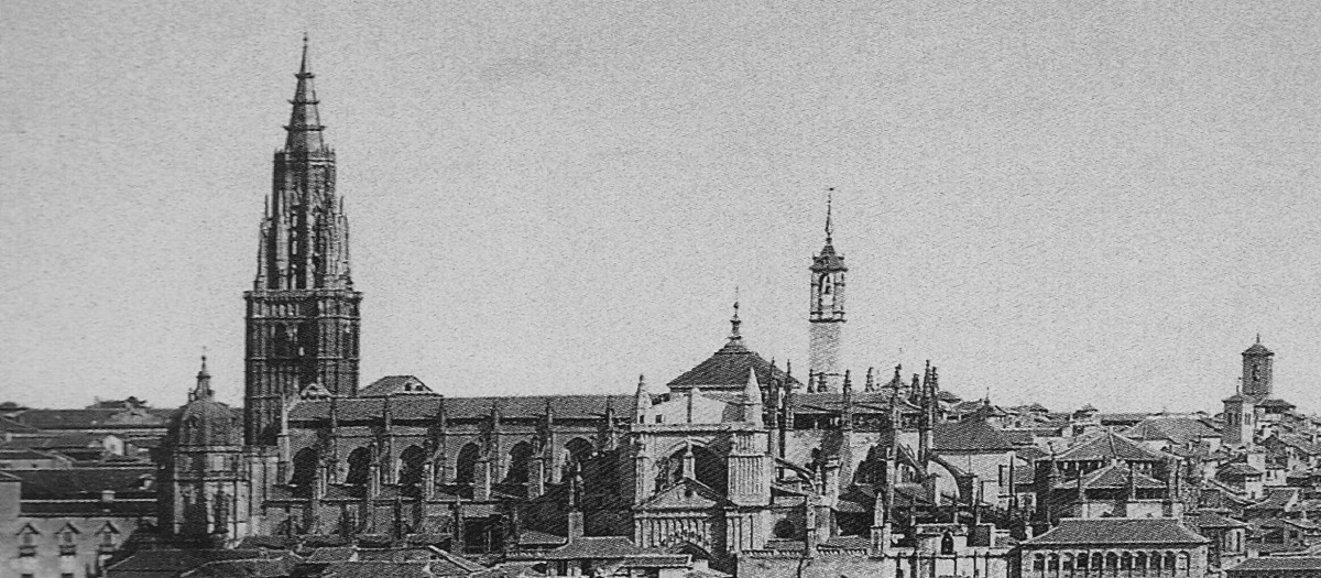 Panorámica de la catedral de Toledo con las dos torres