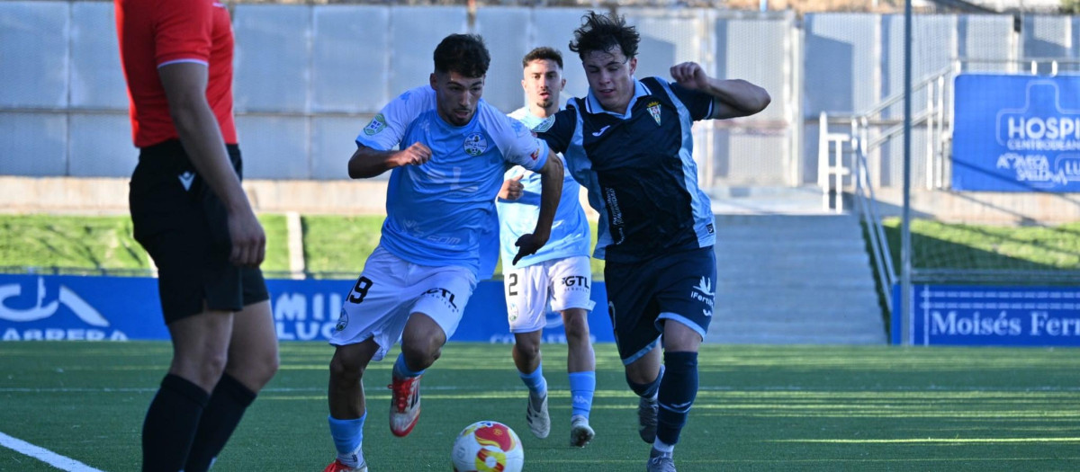 Lance del partido entre el Ciudad de Lucena y el Córdoba B