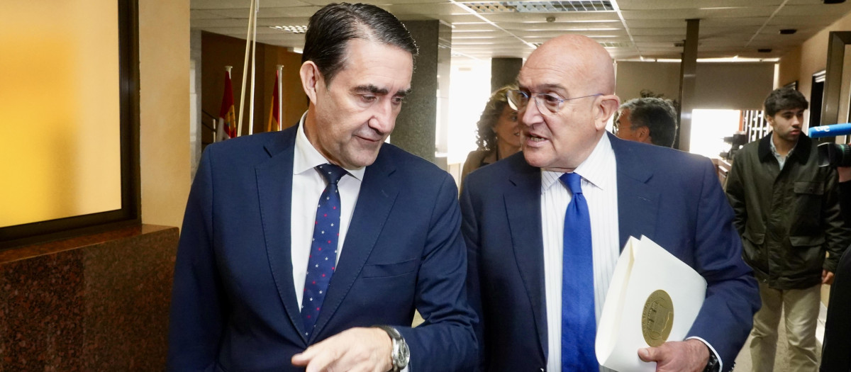 El consejero Juan Carlos Suárez-Quiñones y Jesús Julio Carnero, alcalde de Valladolid