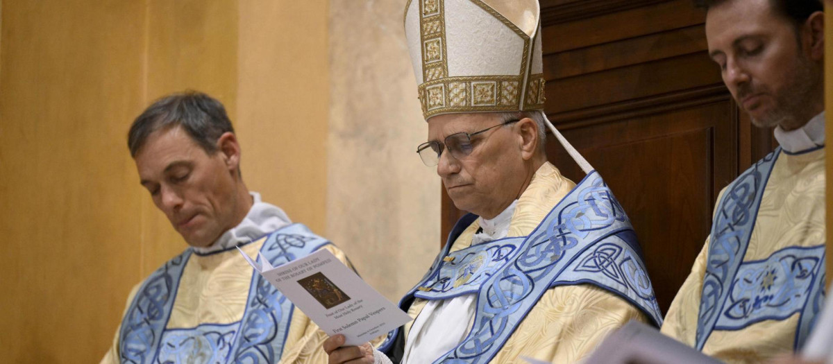 León XIV, este martes, durante el rezo de vísperas en Domus Australia por la festividad de Nuestra Señora del Rosario