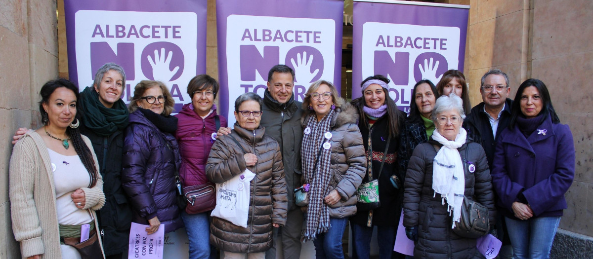 Albacete invertirá más de 73.500 euros en dos años para prevenir agresiones machistas y homófobas en Feria y otras fiestas

REMITIDA / HANDOUT por AYUNTAMIENTO DE ALBACETE
Fotografía remitida a medios de comunicación exclusivamente para ilustrar la noticia a la que hace referencia la imagen, y citando la procedencia de la imagen en la firma
10/10/2025