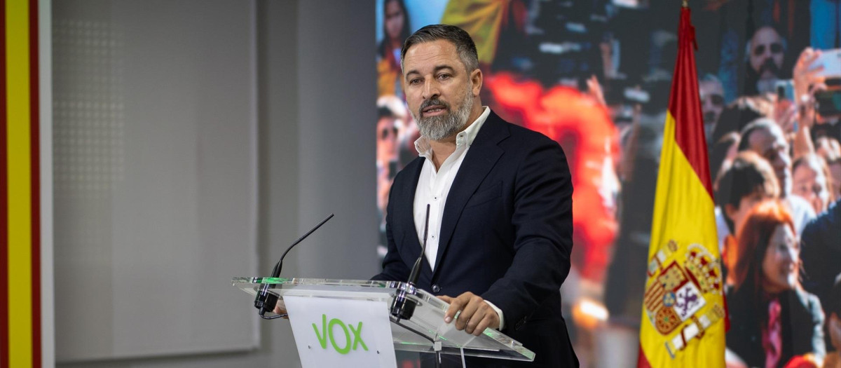 El presidente de Vox, Santiago Abascal, durante una rueda de prensa en Bambú