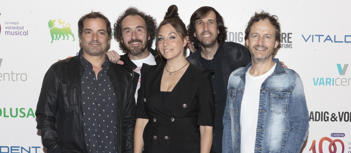 Band Oreja de Vang Gogh and Leire Martinez at photocall for 30 anniversary of "Cadena 100 " in Madrid, Saturday June 25, 2022