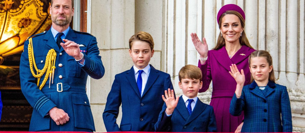 prince william,princess catherine,princess charlotte,prince louis,prince george *ARCHIVE* Prince William of Wales and Princess Catherine, Kate Middleton are set to move their family from Adelaide Cottage to a new home by the end of the year. The royal couple, along with their children Prince George, Princess Charlotte, and Prince Louis, reportedly plan to relocate to the eight-bedroom Forest Lodge property in Windsor Great Park.

Pictured: prince william,princess catherine,princess charlotte,prince louis,prince george
Ref: BLU_S8478040 160825 NON-EXCLUSIVE
Picture by:  / SplashNews.com

Splash News and Pictures
USA: 310-525-5808 
UK: 020 8126 1009
eamteam@shutterstock.com

World Rights, No Netherlands Rights *** Local Caption *** .