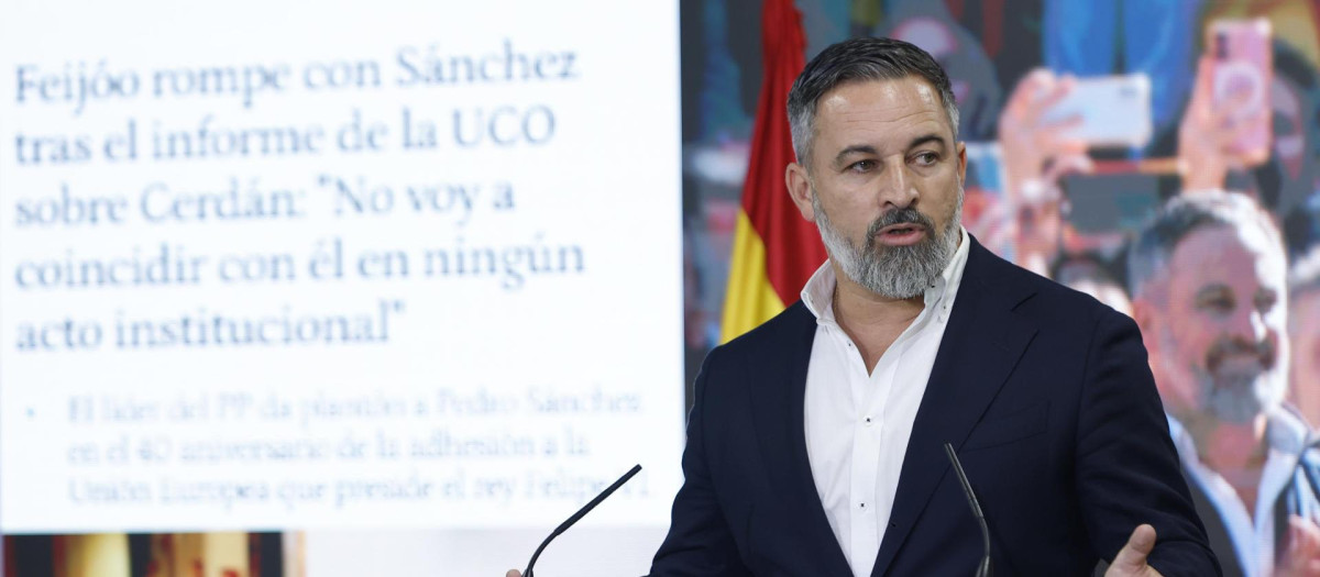 El líder de Vox, Santiago Abascal, en la rueda de prensa de este lunes