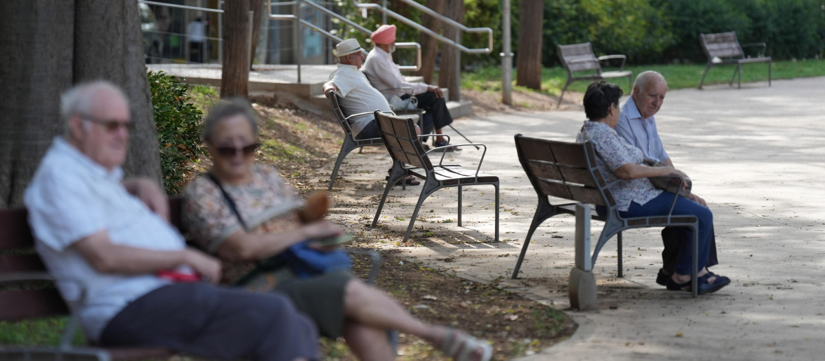 Jubilados en un parque