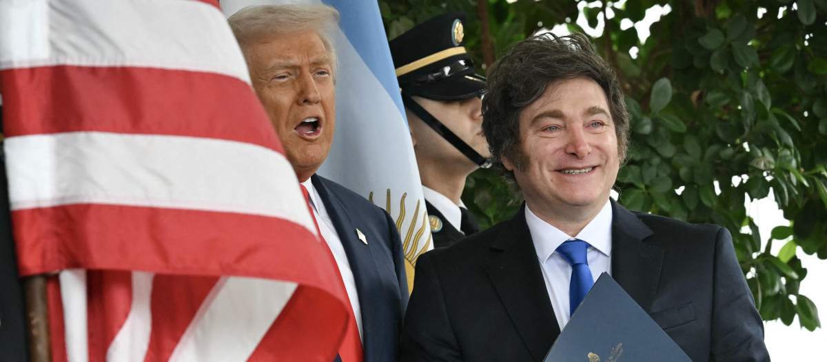 El presidente Donald Trump recibe en la Casa Blanca al presidente argentino Javier Milei