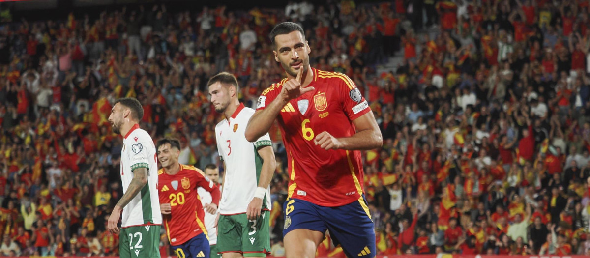 El centrocampista de la selección española de fútbol Mikel Merino celebra su gol en el partido de clasificación para el Mundial 2026