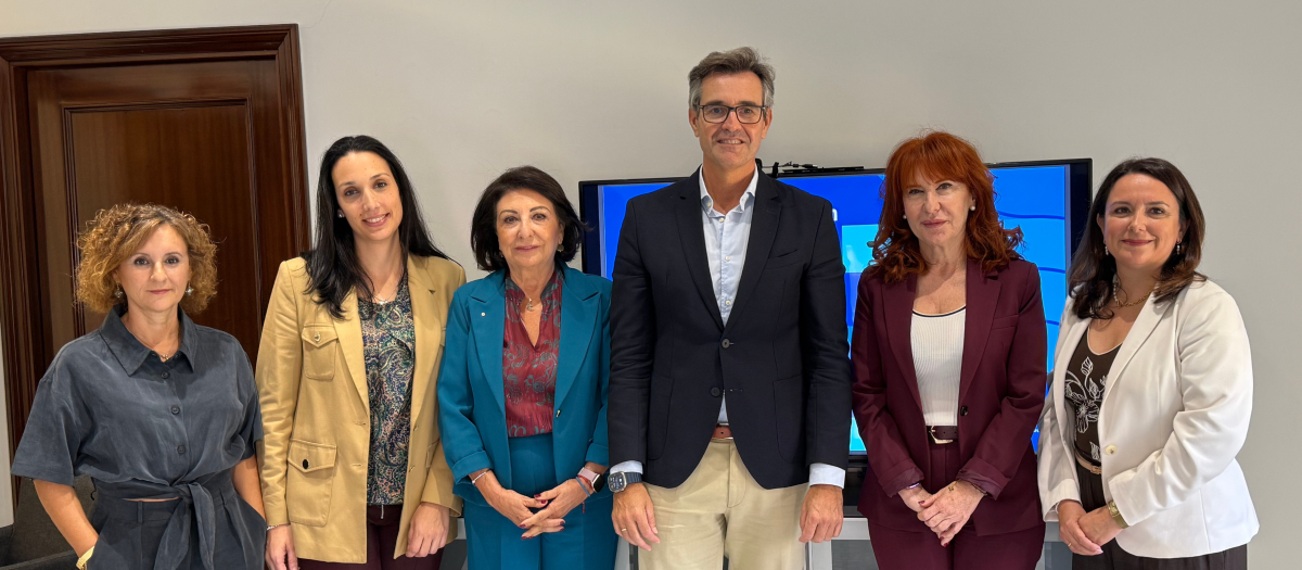 Imagen de los representantes de las empresas en la presentación de los resultados del programa OLA 2025