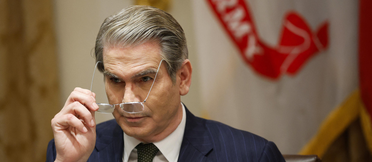 WASHINGTON, DC - OCTOBER 14: U.S. Treasury Secretary Scott Bessent adjusts his glasses during a meeting with U.S. President Donald Trump and President of Argentina Javier Milei in the Cabinet Room at the White House on October 14, 2025 in Washington, DC. Trump is hosting Milei for a working lunch days after the U.S. Treasury finalized a $20 billion currency swap framework with Argentina in an effort to help stabilize its economy.   Kevin Dietsch/Getty Images/AFP (Photo by Kevin Dietsch / GETTY IMAGES NORTH AMERICA / Getty Images via AFP)