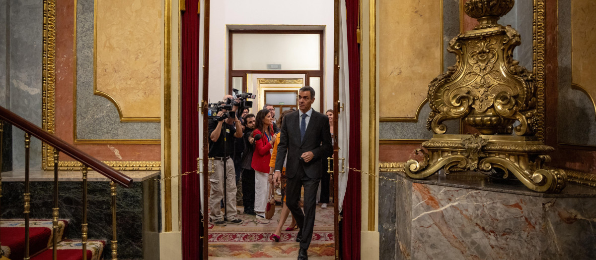 Pedro Sánchez saliendo del hemiciclo del Congreso el pasado miércoles