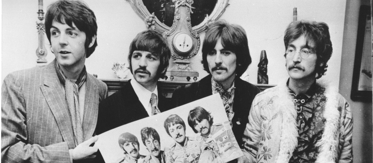 Los Beatles durante la promoción de 'Sgt. Pepper’s Lonely Hearts Club Band'