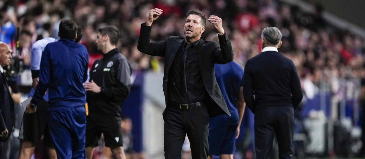 Diego Pablo Simeone, en el partido del Atlético de Madrid ante Osasuna