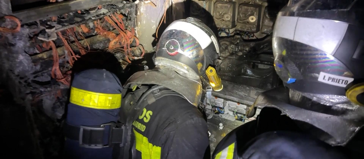 Bomberos de la Comunidad de Madrid en un incendio en Leganés