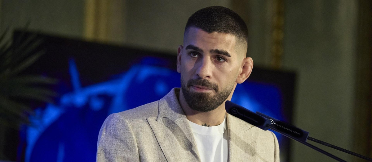 Ilia Topuria en un desayuno informativo