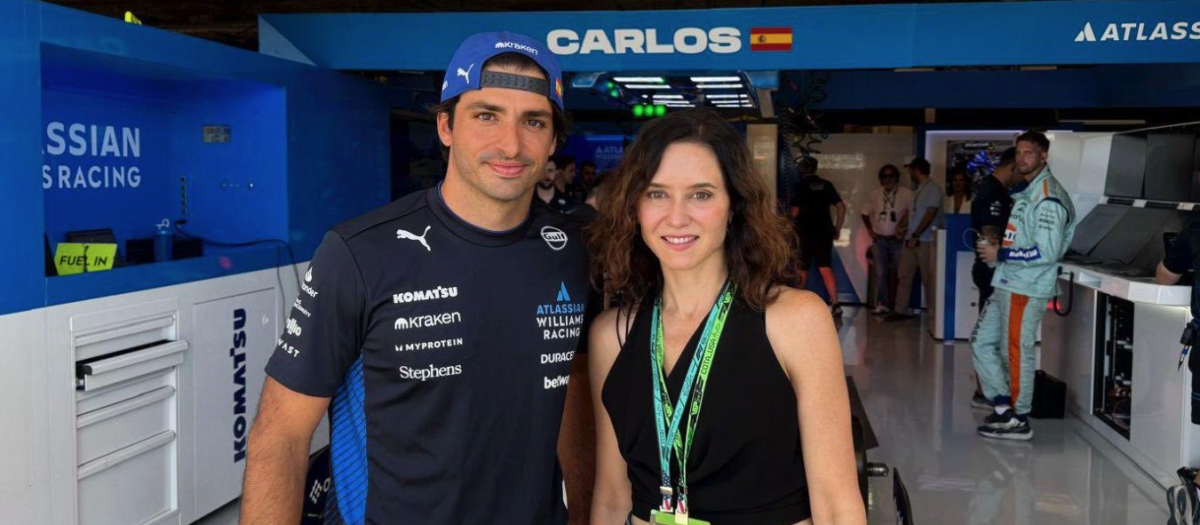 Isabel Díaz Ayuso con Carlos Sainz en el Gran Premio de F1