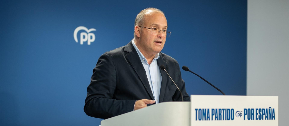 El secretario general del Partido Popular, Miguel Tellado, ofrece una rueda de prensa en la sede del PP