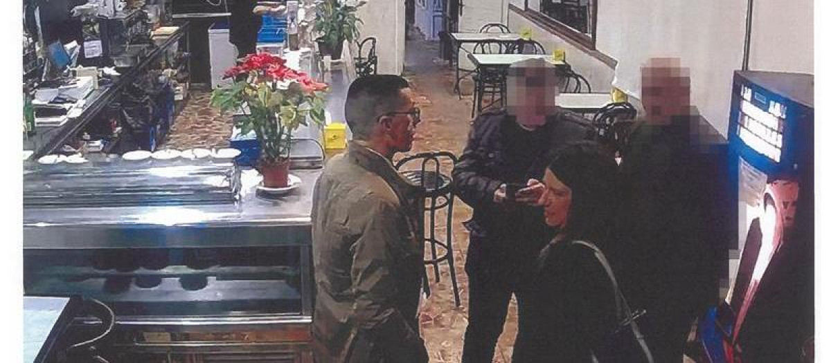 Leire Díez en su reunión con el comandante de la Guardia Civil Rubén Villalba