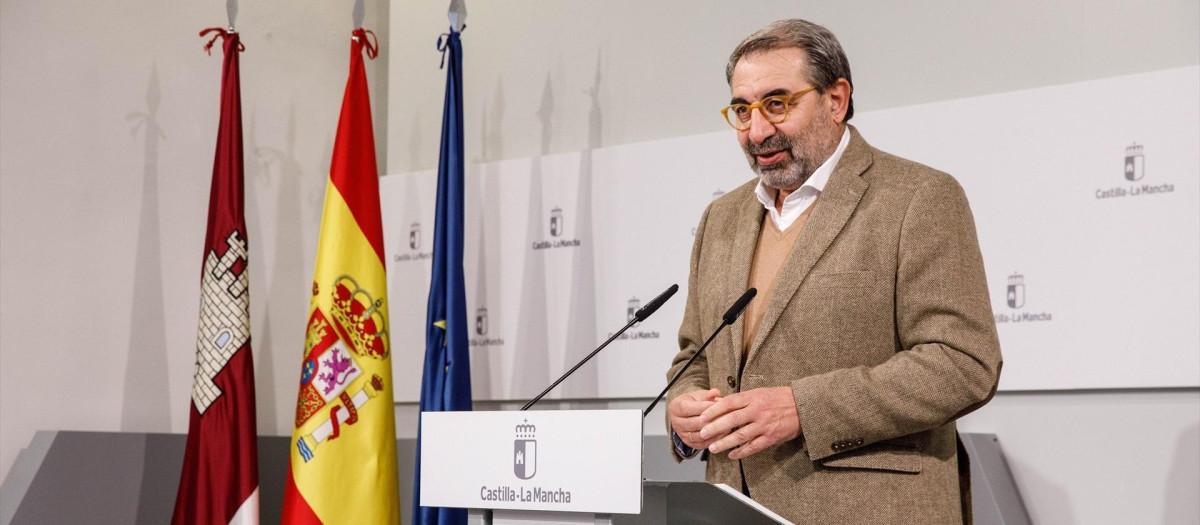 El consejero de Sanidad, Jesús Fernández Sanz