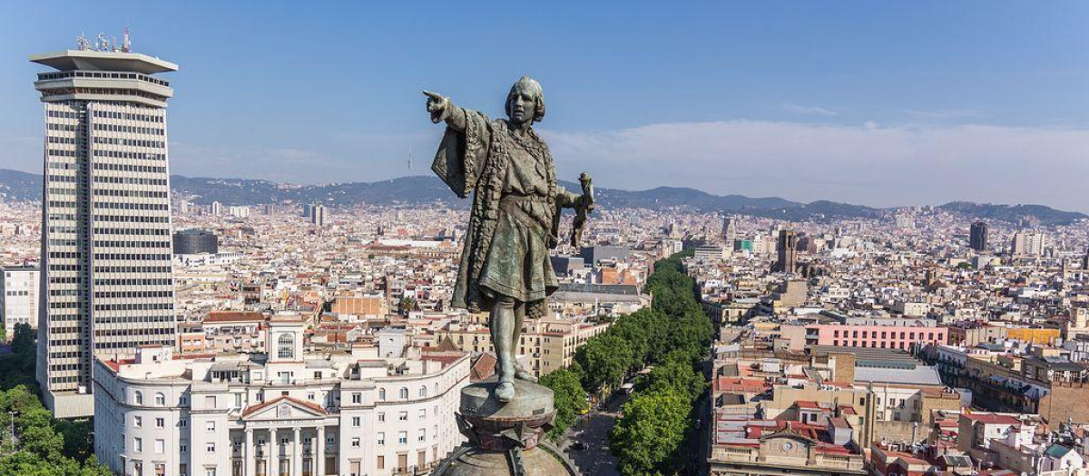 Vista aérea del monumento dedicado a Cristóbal Colón en Barcelona