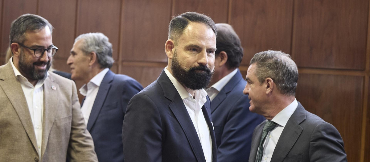 Mariano Moreno Pavón (c), llega a comparecer en la comisión de investigación sobre el caso PSOE