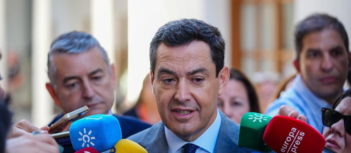 El presidente de la Junta de Andalucía, Juanma Moreno, este jueves en el Parlamento.

El presidente de la Junta de Andalucía, Juanma Moreno, ha expresado este jueves que echa "de menos una actitud colaborativa y constructiva" de Amama (Asociación de mujeres con cáncer de mama) y de diálogo con su Gobierno, y que, en cambio, prefiera "ir a manifestarse" frente al Palacio de San Telmo, sede de la Presidencia andaluza.

ESPAÑA EUROPA ANDALUCÍA POLÍTICA
FRANCISCO J. OLMO-EUROPA PRESS