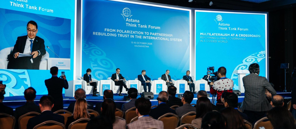 Panorámica de uno de los paneles de debate durante Astana Think-Tank Forum