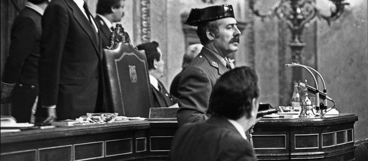 El teniente coronel de la Guardia Civil, Antonio Tejero, en el Congreso el 23-F