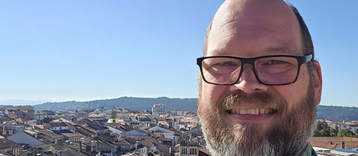 Joshua Mercer, sobre el tejado de la catedral de Santiago de Compostela