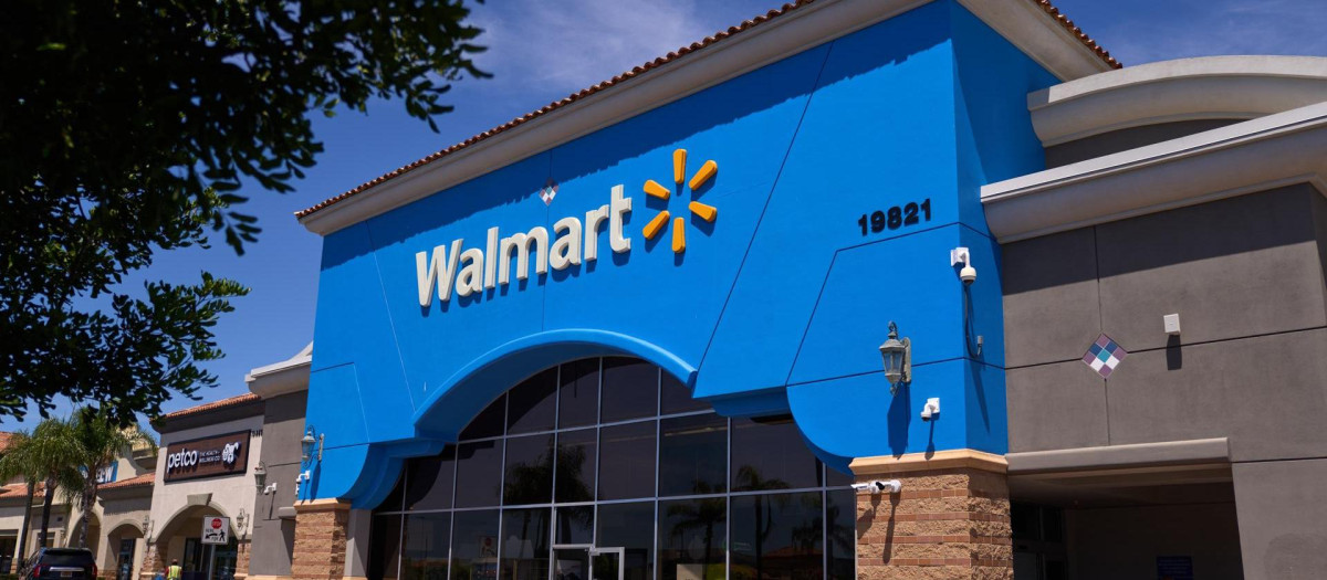 Una tienda minorista de Walmart en Los Ángeles, California, Estados Unidos