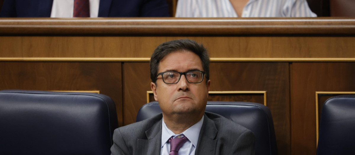 El ministro para la Transformación Digital, Óscar López, durante una sesión de sesión de control al Gobierno, en el Congreso de los Diputados