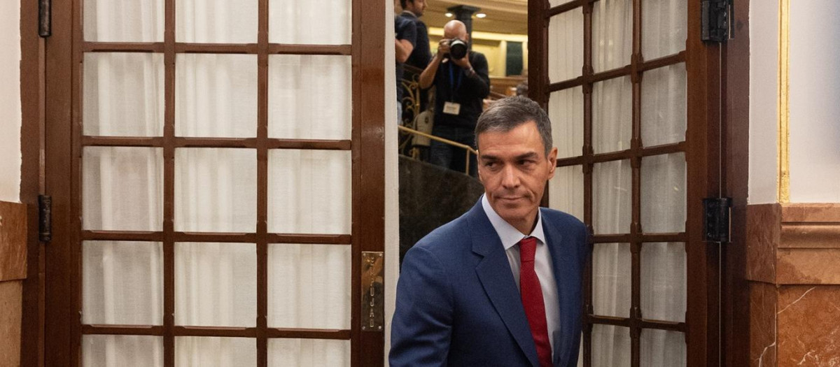 Pedro Sánchez abandona el hemiciclo del Congreso de los Diputados el pasado 7 de octubre